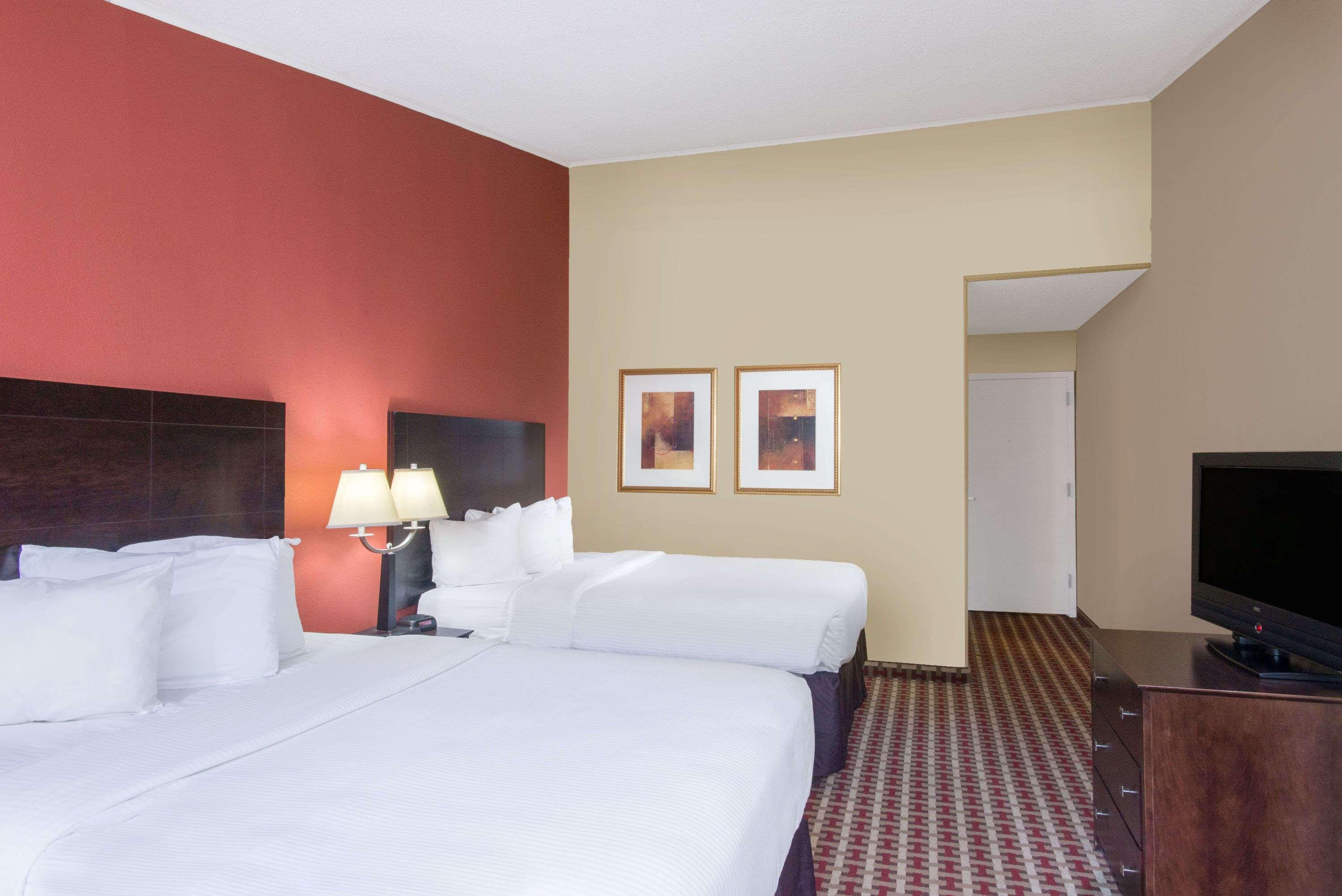 Ramada By Wyndham Allentown Bethlehem Экстерьер фото