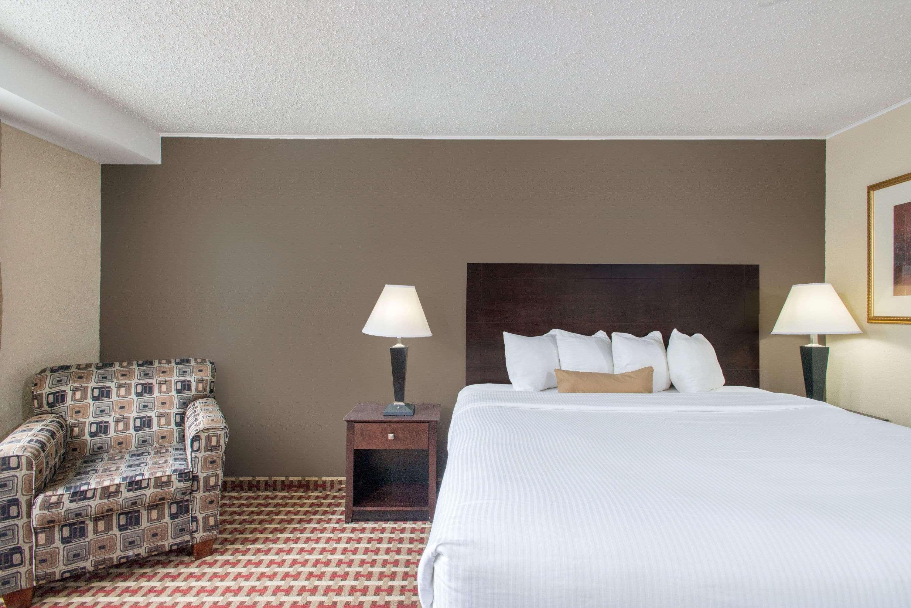 Ramada By Wyndham Allentown Bethlehem Экстерьер фото