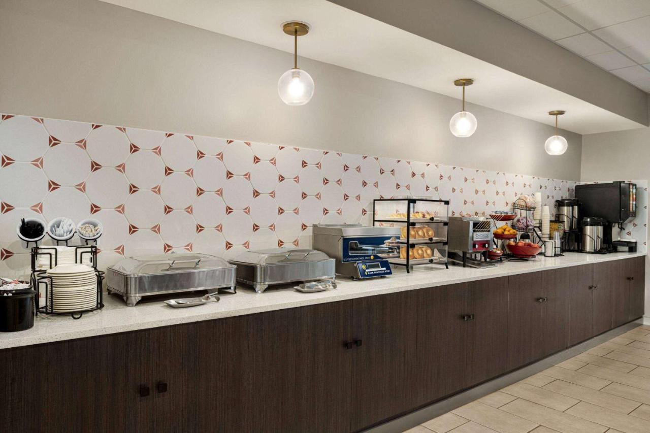 Ramada By Wyndham Allentown Bethlehem Экстерьер фото