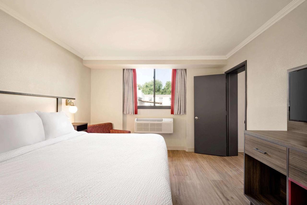 Ramada By Wyndham Allentown Bethlehem Экстерьер фото