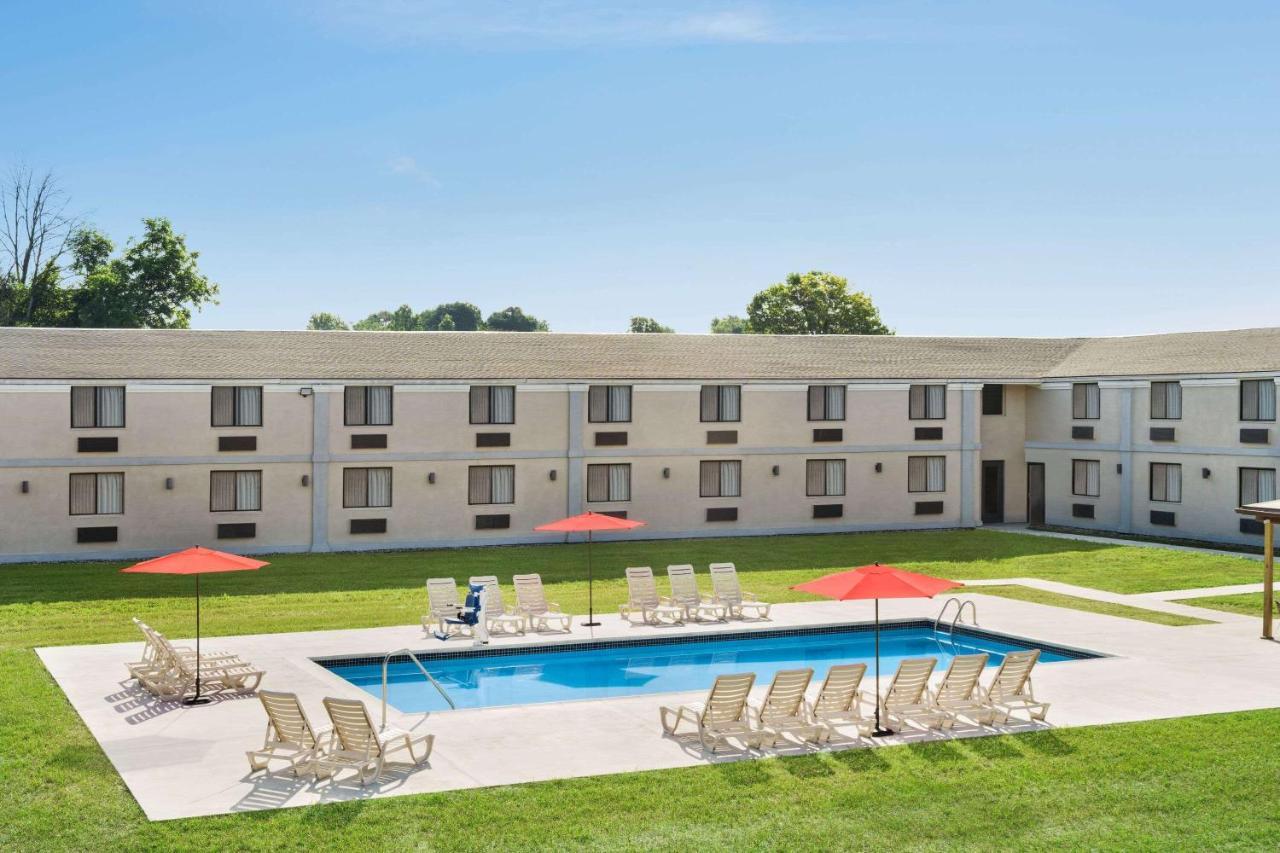 Ramada By Wyndham Allentown Bethlehem Экстерьер фото