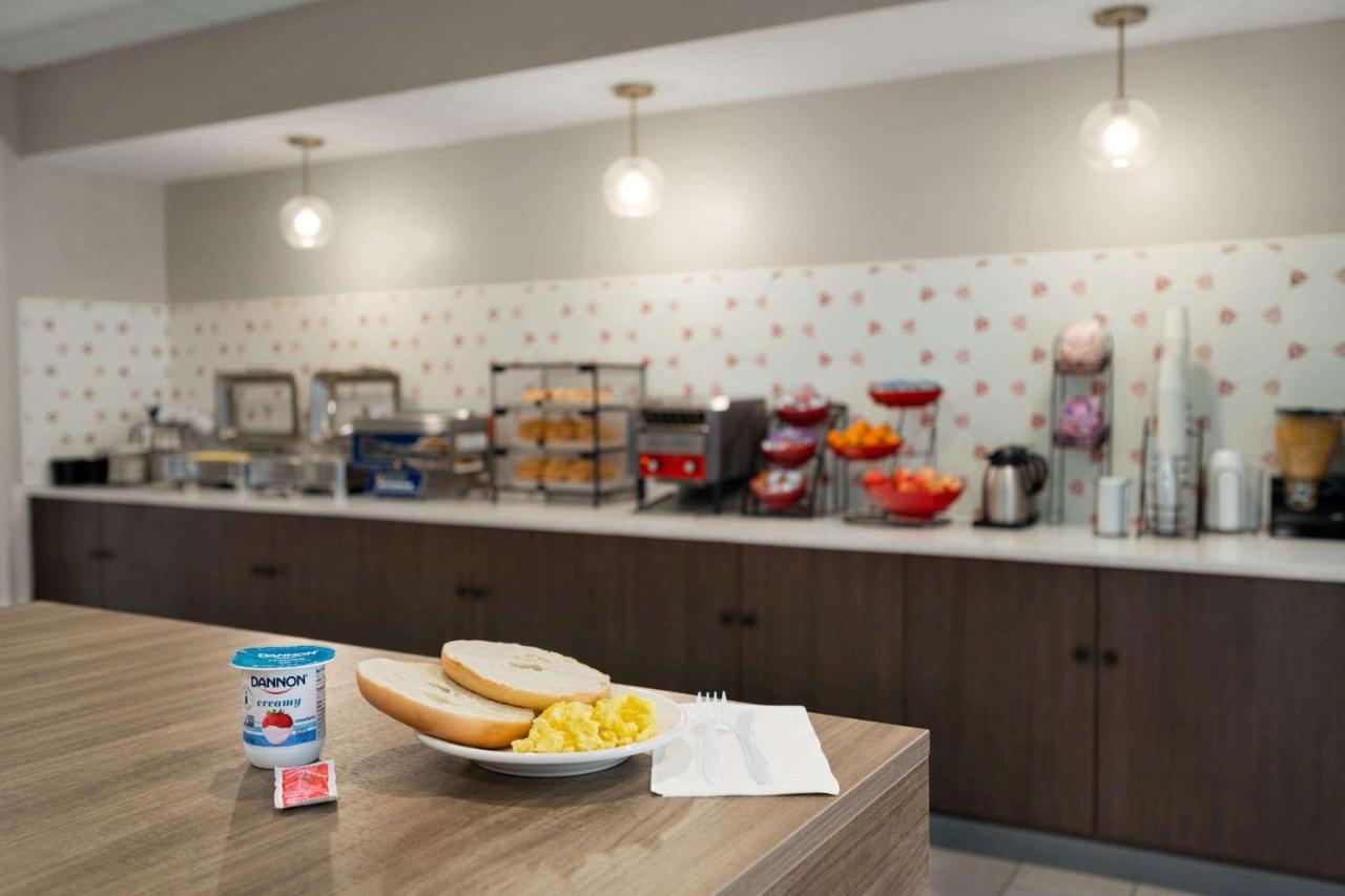 Ramada By Wyndham Allentown Bethlehem Экстерьер фото
