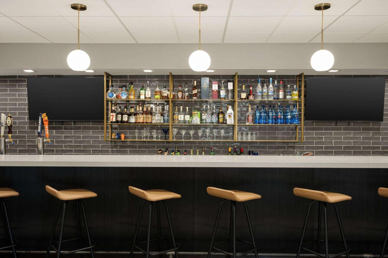 Ramada By Wyndham Allentown Bethlehem Экстерьер фото
