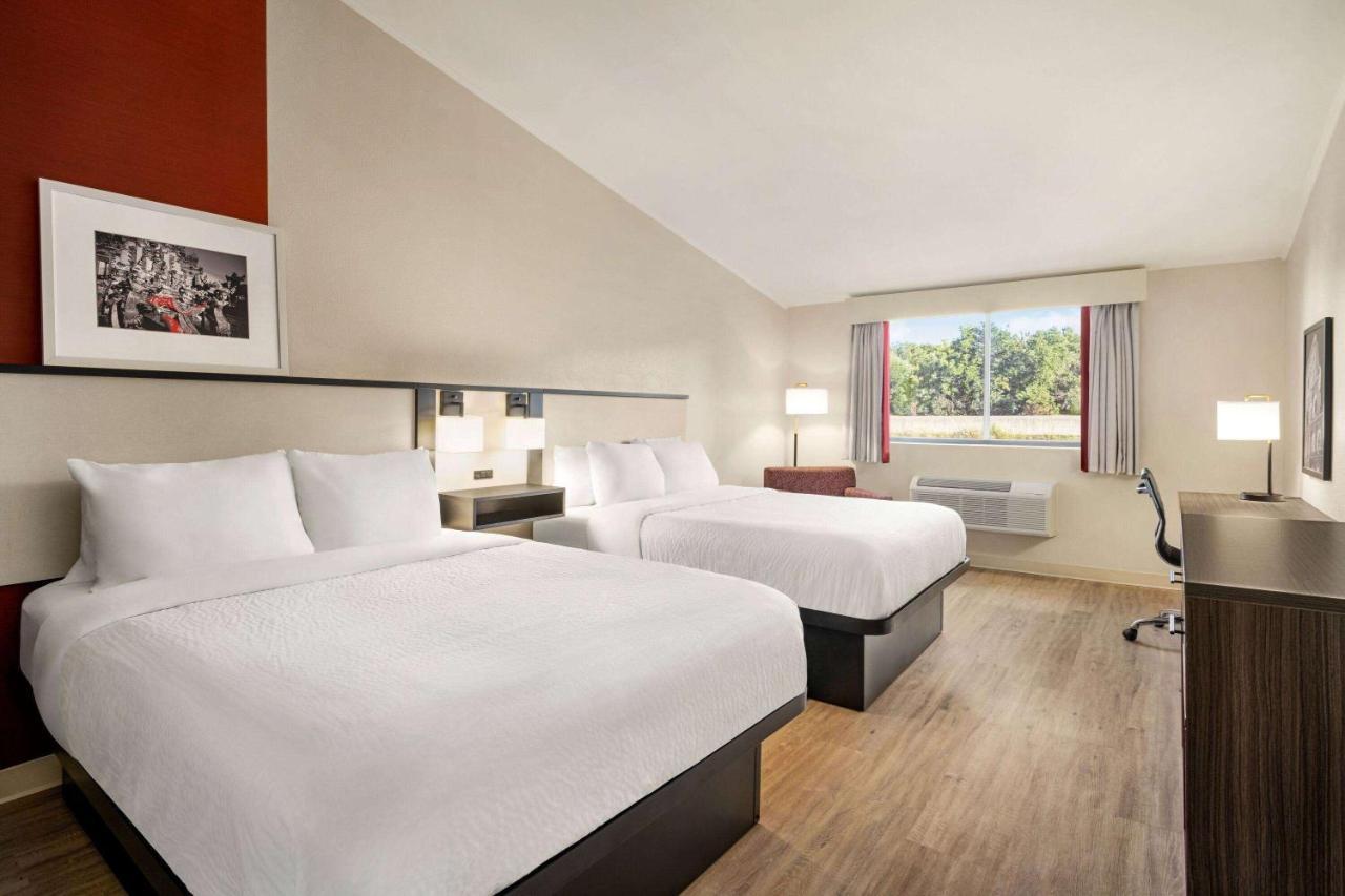 Ramada By Wyndham Allentown Bethlehem Экстерьер фото